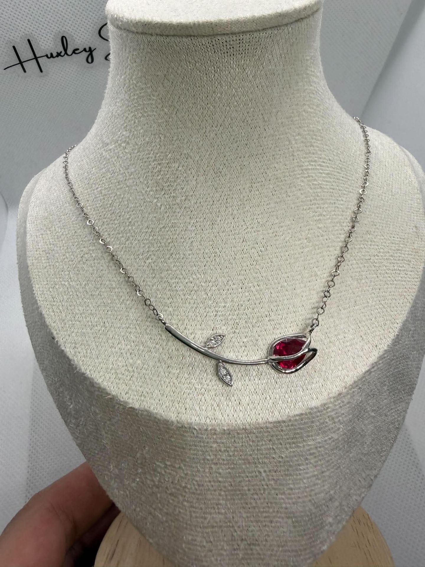 Pendant necklace