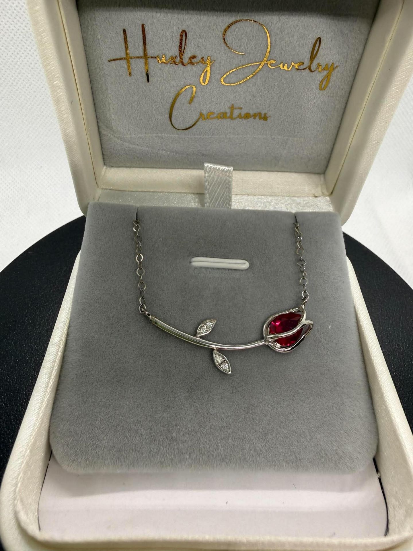 Necklace with a round pendant
